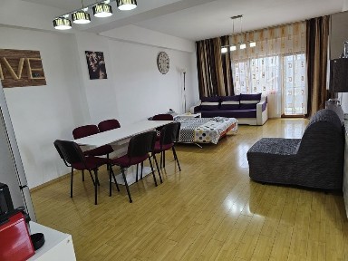 Proprietar vând BLOC / VILA (3 etaje) cu 3 apartamente, mansardă locuibila si terasa, zona Compozitorilor/ Academia Navala