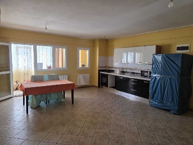 Apartament 3 camere, Su 83 mp St 98 mp Roka General