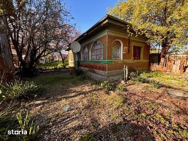 Teren intravilan plus casa batraneasca