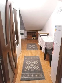Vând apartament în centru împărțit în 2 garsoniere