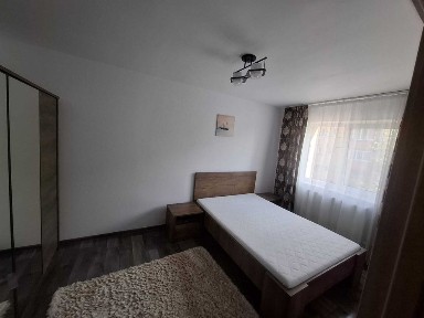 închiriez apartament 2 camere- Policlinica