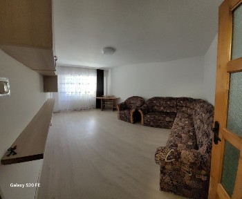 Închiriez apartament 3 camere în Obcini