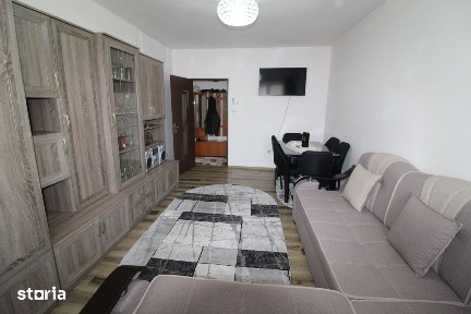 Vând apartament 2 camere în Hunedoara, Central-Parc Corvin, etaj 3.