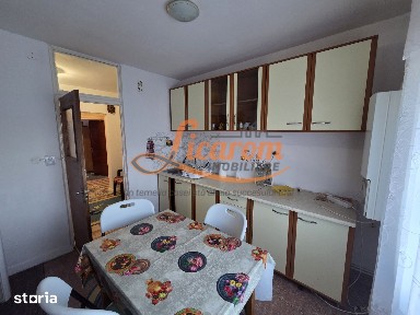 Apartament 3 camere decomandat, Carpatilor zona Spitalul Judetean