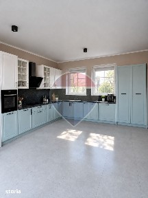 Apartament cu 8 camere de închiriat