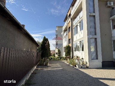 Apartament cu 2 dormitoare, 2 balcoane, parcare. str Libertatii