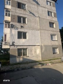 Vand apartament in zona monumentului, etaj 2