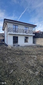 Casa de vanzare in Dezmir locatie linistita, compartimentare practica