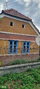 Casa cu doua corpuri