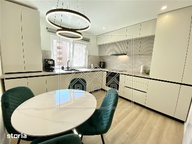 Apartament decomandat cu 3 camere si balcon, mobilat si utilat de lux
