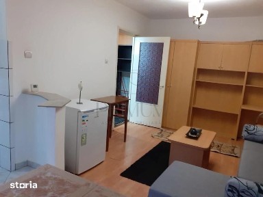 LUNEI - AP. 1 CAMERA - mobilat, utilat, etaj intermediar