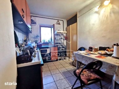 Apartament cu 3 camere de vanzare, 2 bai, zona Dambovita, Timisoara