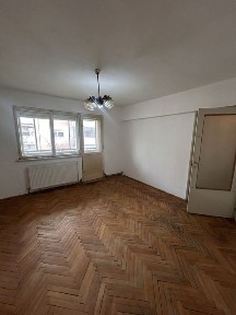 Apartament cu 3 camere de vanzare micro 16