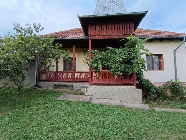 Casa de vanzare, aproape de centru Tg.Ocna