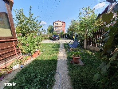 Vând apartament cu gradina