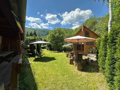 Cabana Marisel Cluj pe malul râului