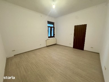 Vand apartament 2 camere, renovat, central-Turnul de Apa