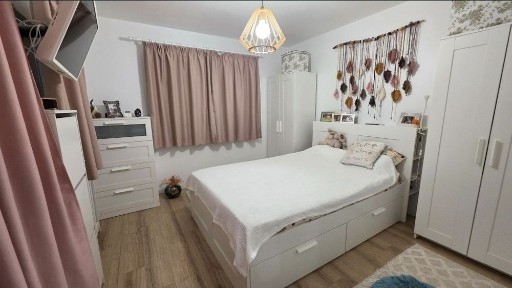 Casă Viile Noi, 330m2 teren,50 m2 construiți,2 locuri parcare proprie,grădină amenajată,centrală pe gaz,aer condiționat.