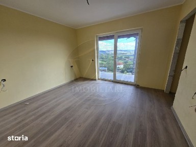 Apartament cu scara interioara,decomandat,3 camere,104 mp utili,Cetate