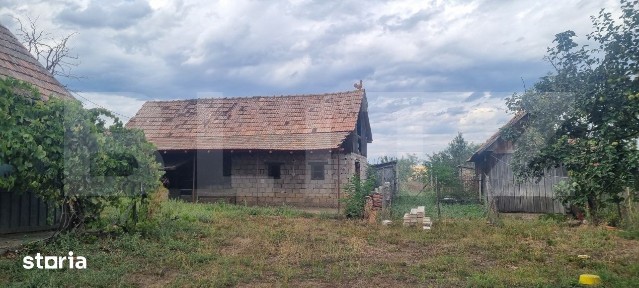 Casa cu 2corpuri+anexe
