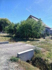 Casa cu doua fronturi stradale la 15 km de Timisoara