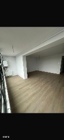 Apartament 3 camere, lift și curte în Galați
