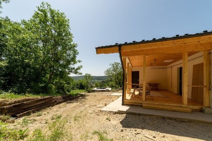 Proprietar! Doua case EFICIENTE ENERGETIC, A+, 3400 mp intravilan, toate utilitățile trase si functionale, Valea Ursului!