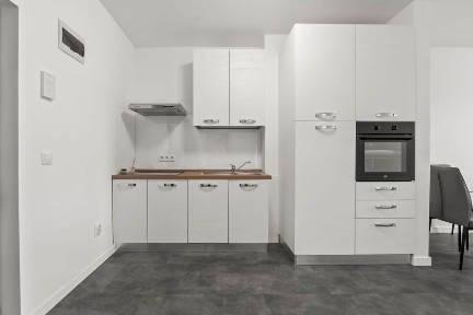 Traian Vuia 194. Apartament cu 2 camere. Parcare.