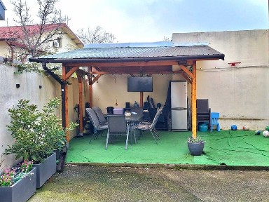 Proprietar, fara comision | Parter la curte, zona centrala | 3 camere, 77 mp | Curte cu foisor | Parcare