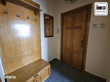 2 camere, renovat, bucatarie separata si parcare