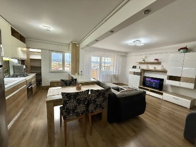 Inchiriez Apartament 4 camere 80 m2 str Aurel Vlaicu nr 38 bl v8 sc 2