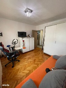 Apartament cu 3 camere de vanzare, zona Cetate