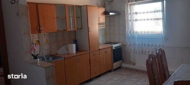 Inchiriez apartament