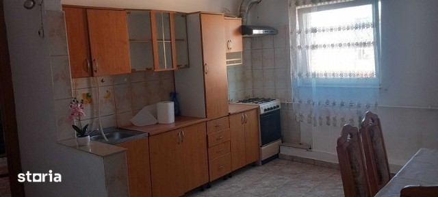 Inchiriez apartament