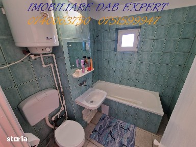 Inchiriere apartament 3 camere nemobilat, balcon, Micro 17