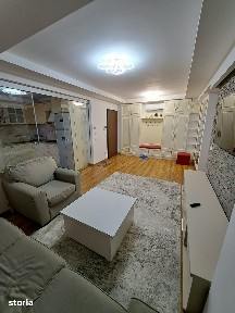 Apartament cu 3 camere semidecomandate, Centru