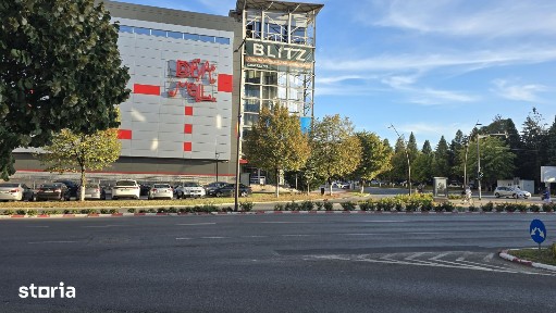 Inchiriez spatiu comercial in Deva, zona Bld Decebal colt cu I. Maniu