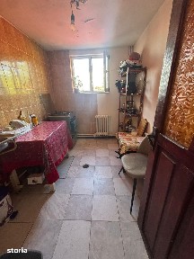 Camera intr-o cladire din 2000, Fundatie - Pacurari