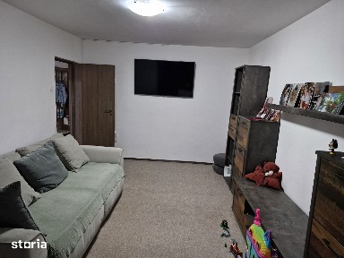 Apartament 3 camere, balcon, etaj 4, Ghimbav