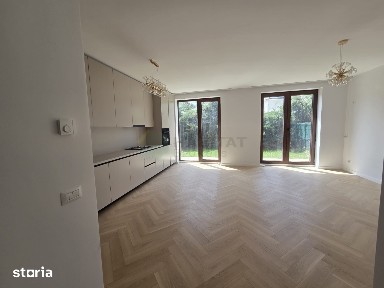Casă tip townhouse cu grădină proprie în Tunari Park Villas