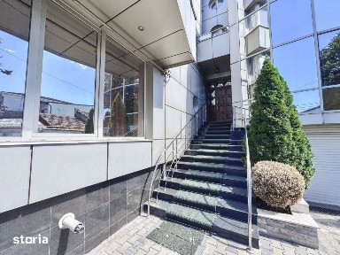 Vila de inchiriat spatioasa | 6 camere | Garaj spatios | Pozitie Centr