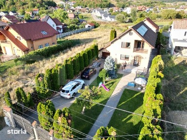 Casa de vanzare, 178 mp, teren 600 mp, zona Corunca