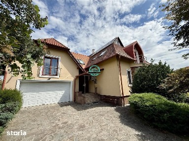 Casa cu 8 camere de vanzare, teren 1263 mp, in Sangeorgiu de Mures