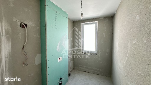 Apartament de vanzare cu 4 camere, etajul intai, Dumbravita