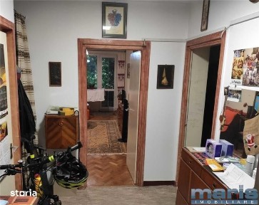 Vanzare apartament 3 camere 70 mp zona Cornisa etaj 2