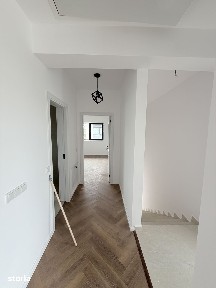 2 camere, curte și mansardă