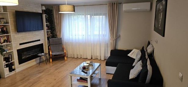 Casă individuală de închiriat, Doicești, cartier Dealul cu Tei, 136 mp, teren 460 mp