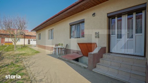 Casa cu 2 apartamente, 2 corpuri si teren - Rasnov