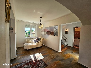 Vila tip duplex Banesti, 341 mp utili, garaj, vedere Caraiman