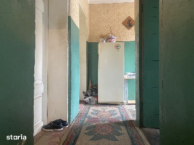 Vanzare casa cu 6 camere in Targoviste - vizavi de Colegiul Carabella